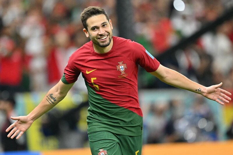 Guerreiro không chỉ chắc chắn trong phòng ngự mà còn bùng nổ khi tấn công