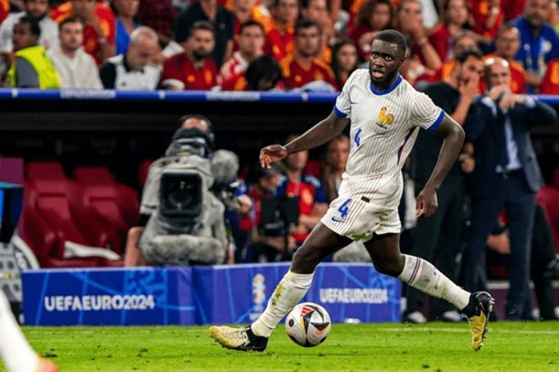 Trung vệ người Pháp tại UEFA Euro 2020