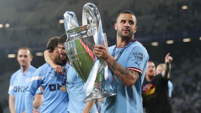 Kyle Walker đại diện đến từ Manchester City