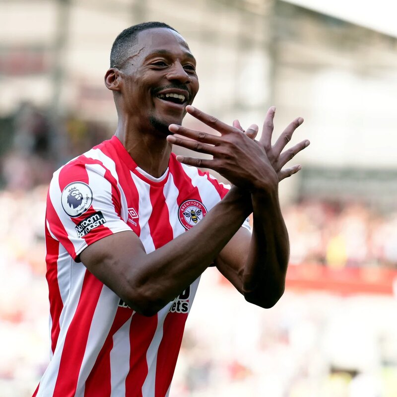 Cầu thủ chuyển mình tại Brentford