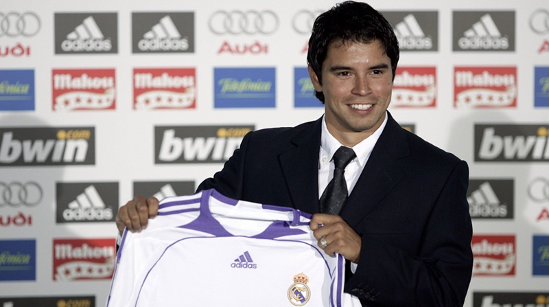 Cầu thủ chuyển sang Real Madrid với nhiều tranh cãi trái chiều