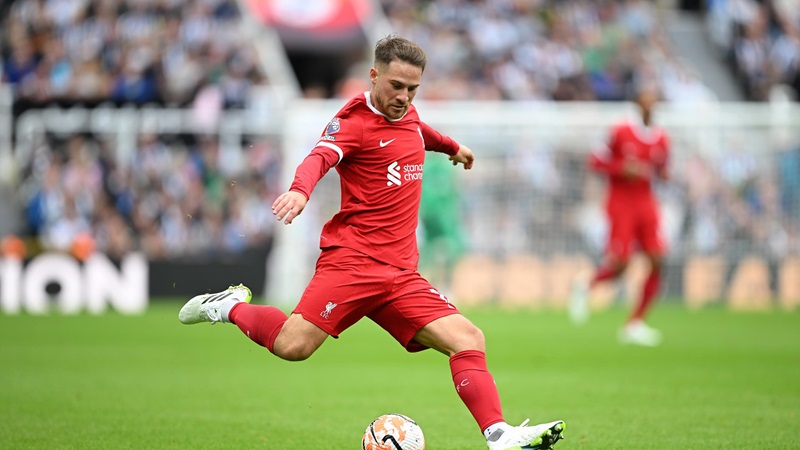 Cầu thủ sinh năm 1998 thi đấu trong màu áo của The Reds