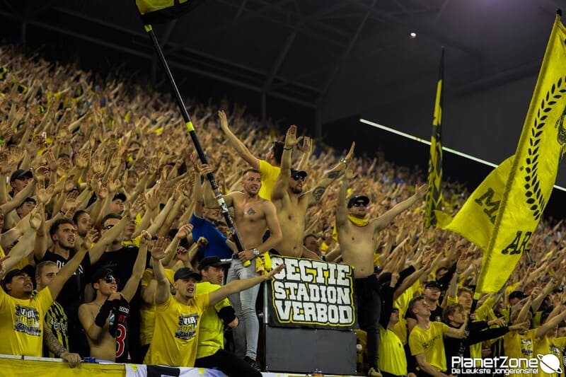 Người hâm mộ Vitesse nổi tiếng với lòng trung thành và không khí cuồng nhiệt