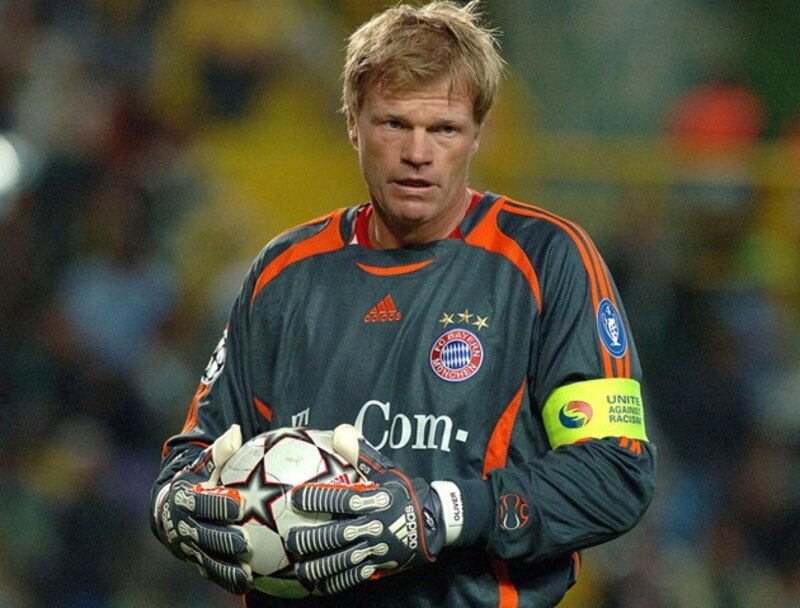 Oliver Kahn bắt bóng trong trận chung kết