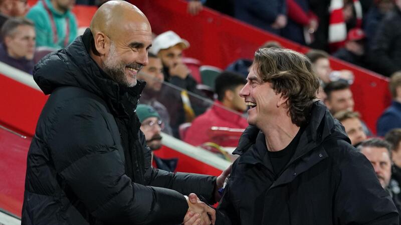 So sánh với các huấn luyện viên khác