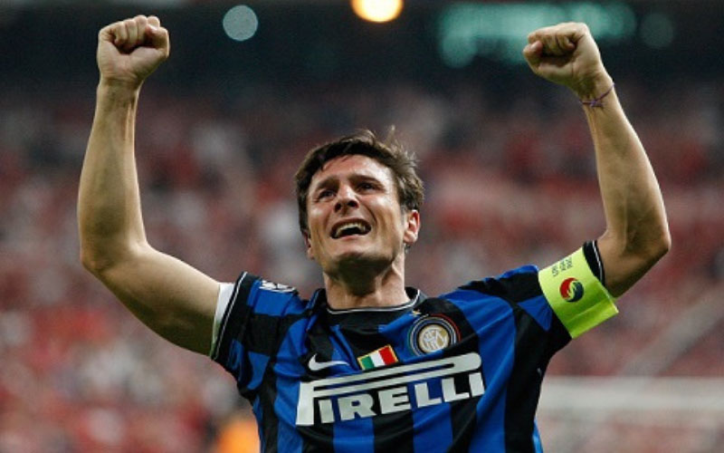 Sự nghiệp bóng đá chuyên nghiệp thu hút sự chú ý các CLB lớn của Javier Zanetti