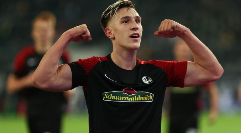 Anh nổi bật với khả năng đọc tình huống thông minh, tranh chấp mạnh mẽ và kỹ năng chơi chân tốt