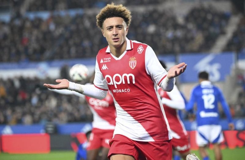 Ben Seghir từng lập cú đúp ngay trận ra mắt Ligue 1 khi mới 17 tuổi