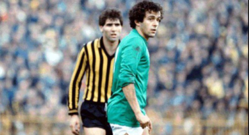 Kouis nổi bật với khả năng kiểm soát bóng tinh tế và nhãn quan chiến thuật sắc bén