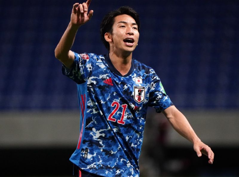 Anh nổi bật với kỹ năng kiểm soát trận đấu, chuyền bóng chính xác và khả năng kiến tạo