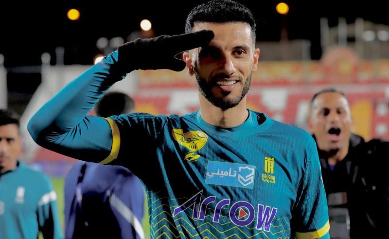 Anh sinh năm 1990 và sớm khẳng định tên tuổi trong màu áo các CLB hàng đầu Tây Á