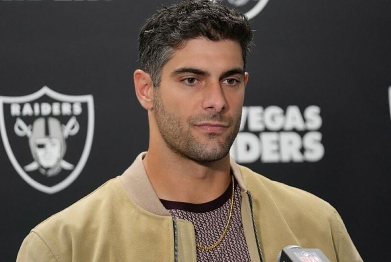 Anh khởi đầu sự nghiệp tại New England Patriots với vai trò dự bị cho huyền thoại Tom Brady