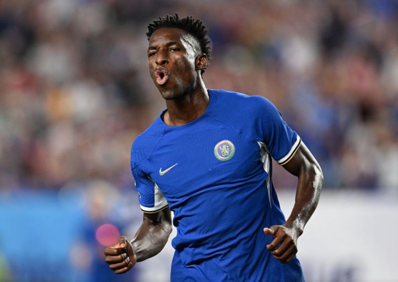 Anh nổi bật với khả năng chọn vị trí thông minh và tinh thần thi đấu máu lửa