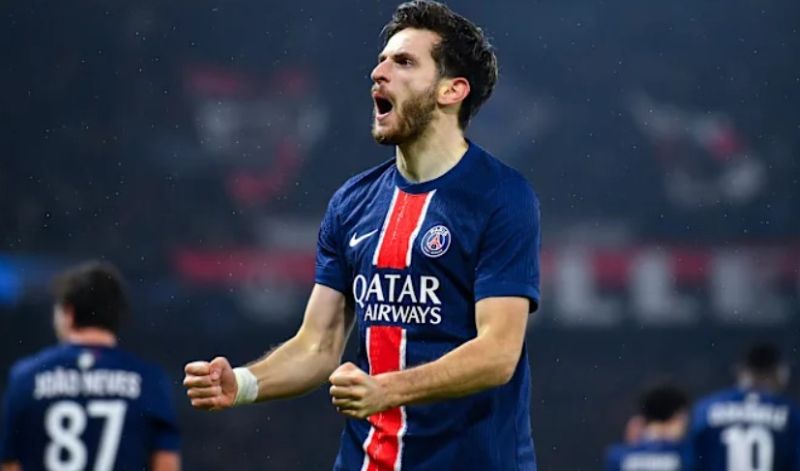 Anh nổi bật với tốc độ, kỹ thuật điêu luyện và khả năng dứt điểm đa dạng