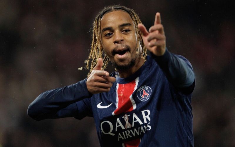 Barcola gia nhập CLB PSG vào năm 2023 với bản hợp đồng dài hạn 
