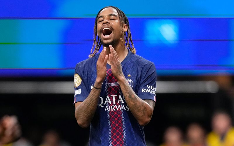 Bradley Barcola là cái tên được chú ý nhiều nhất gần đây của bóng đá nước Pháp n