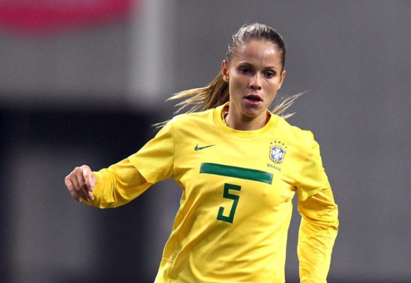 Cô nổi bật với khả năng đọc tình huống thông minh và tinh thần thi đấu máu lửa