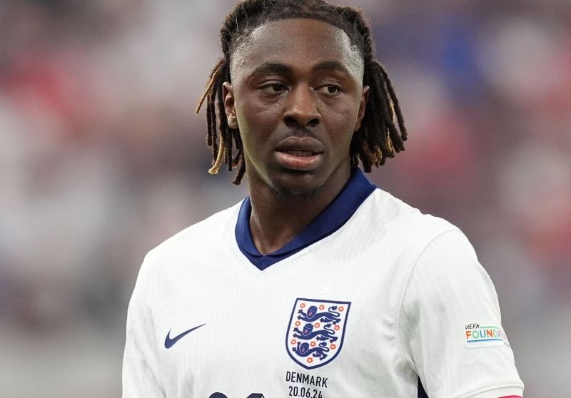 Eberechi Eze gây ấn tượng với khả năng rê bóng khéo léo và những pha kiến tạo đột phá