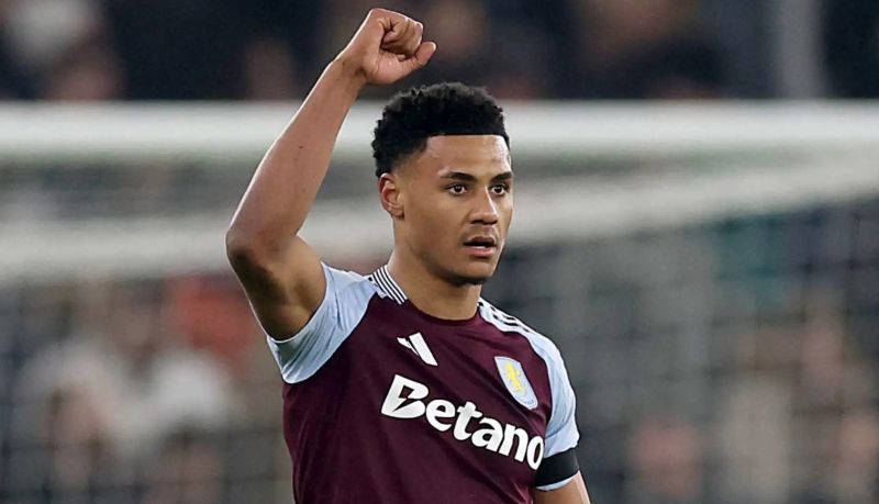 Trong màu áo Aston Villa, Watkins nhanh chóng trở thành trụ cột nơi hàng công