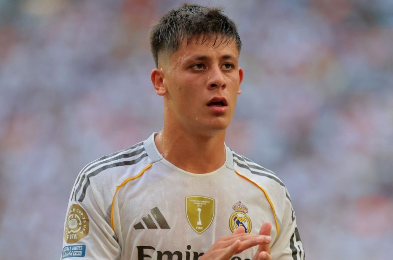 Anh từng gây ấn tượng mạnh trong màu áo Fenerbahçe khi mới 16 tuổi